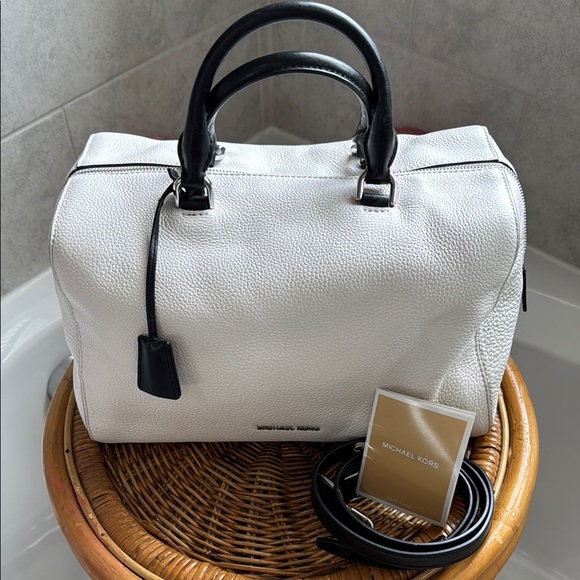 Michael Kors Locking Large Kirby Tote - Picture 3 of 17